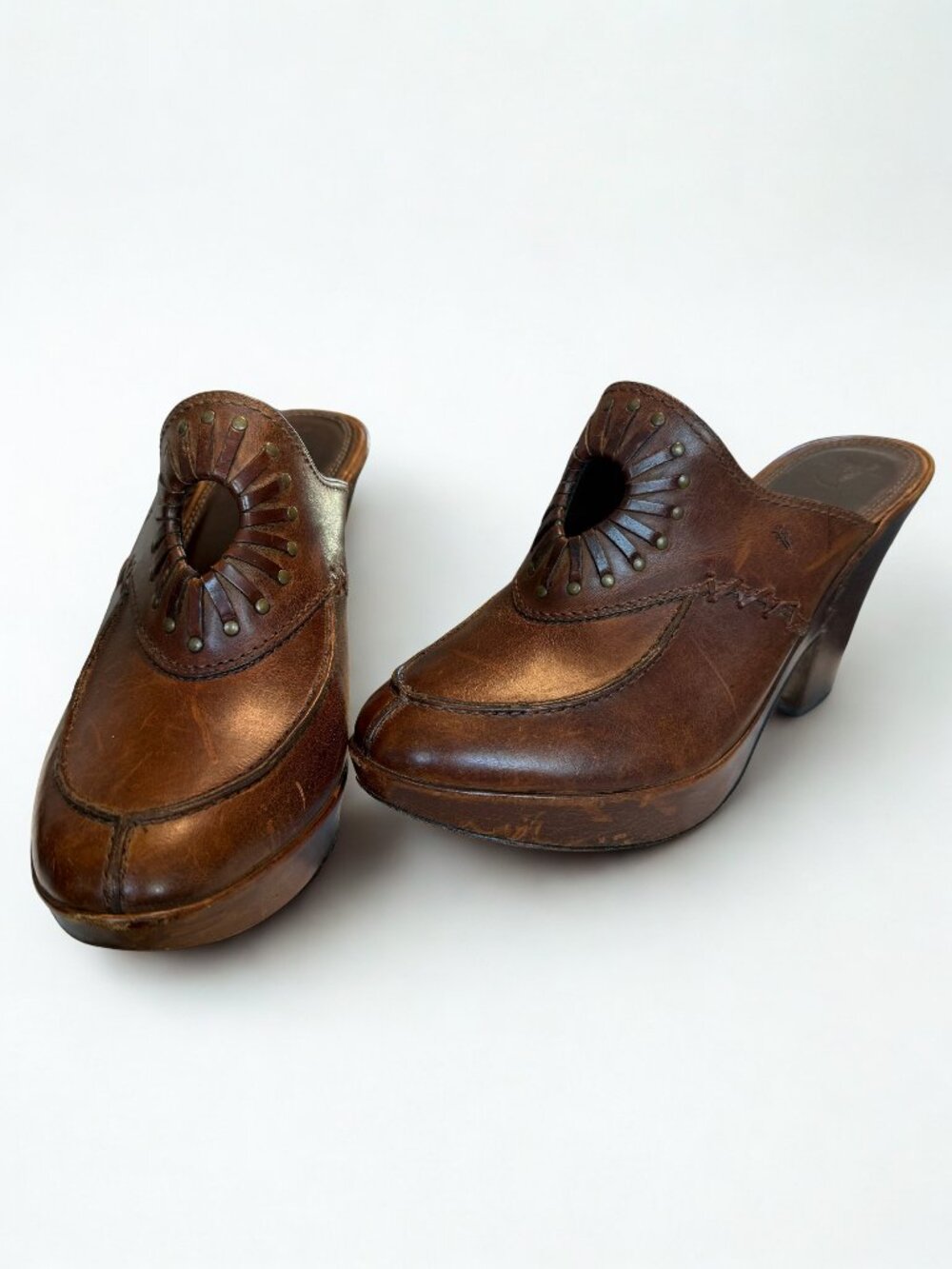 Frye Ingrid Apron Distressed Brown Leather Wooden Clogs Mules Women's Size 10